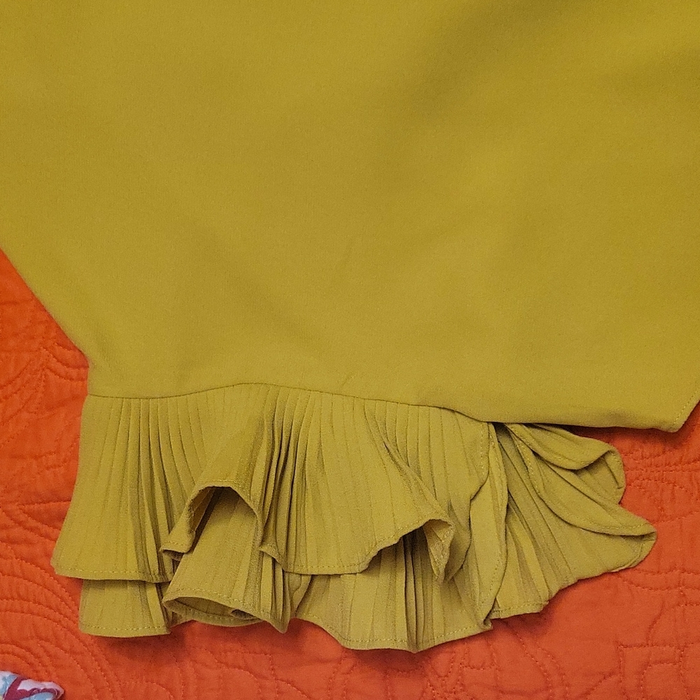 Gracia, size small olive green blouse, worn one time excellent condition - Picture 4 of 4